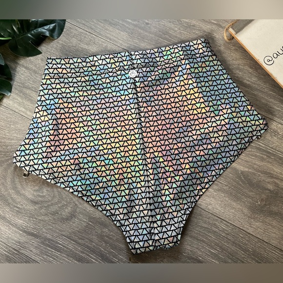 Sea Dragon Studio Holographic Prismatic Geometric Zipper Rave Shorts. Size M - Picture 6 of 13